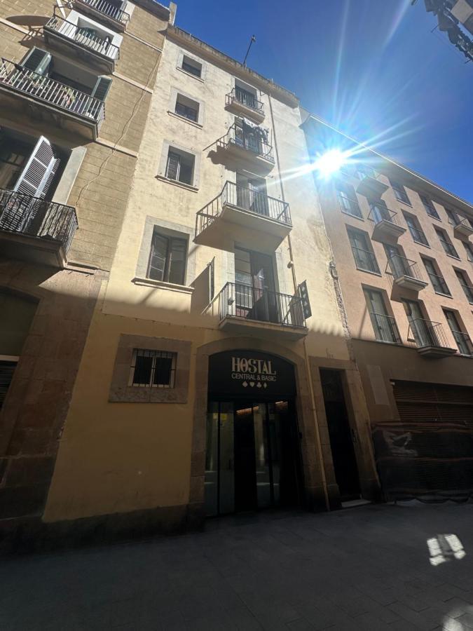 Central And Basic Drassanes Hostel Barcelona Luaran gambar